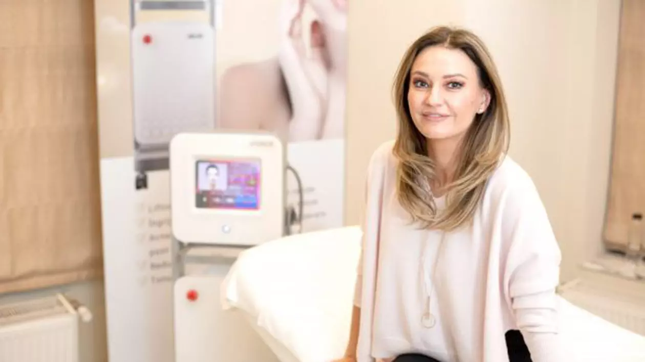 Mamă singură și sexy: Dana Războiu face sport și yoga ca să-și mențină silueta. Vedeta tocmai s-a despărțit de soț