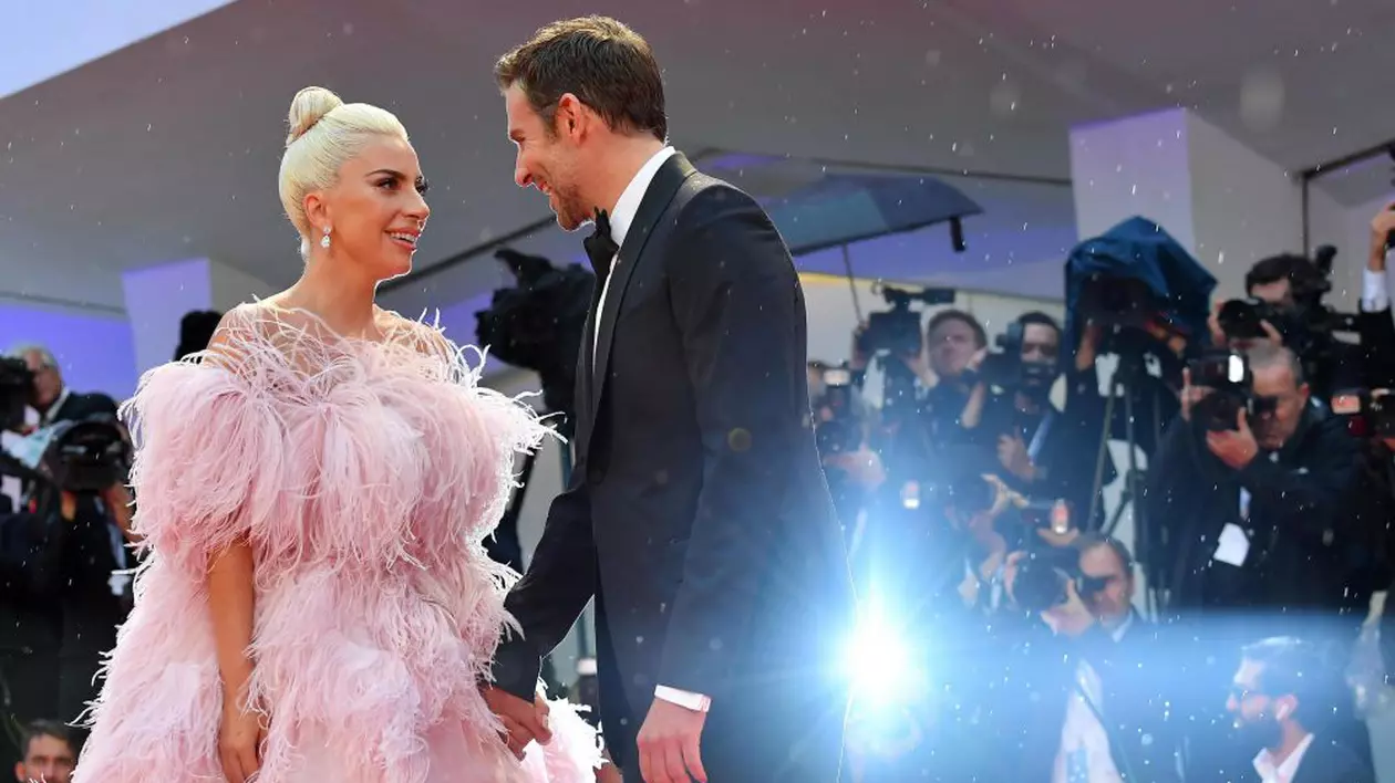 Lady Gaga, supriză uriaşă la concertul din Las Vegas. L-a adus pe Bradley Cooper pe scenă