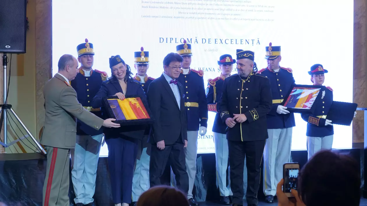 Ileana Șipoteanu are o slăbiciune pentru costumele militare. Și-a făcut unul de iarnă și unul de vară