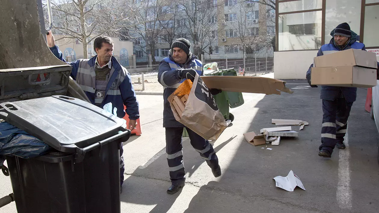 Viceprimarul sectorului 2 explică majorarea taxei de gunoi: „Am ajustat cu inflația, pentru că firmele și-au depreciat serviciul”. Primăria are în plan subvenționarea integrală a taxei începând cu 2020 dacă cetățenii colectează selectiv