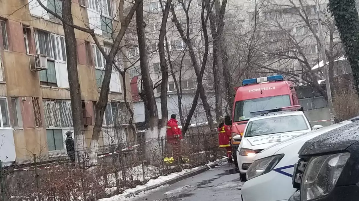 Un tânăr de 26 de ani a murit după ce s-a aruncat de la etaj, în cartierul Militari