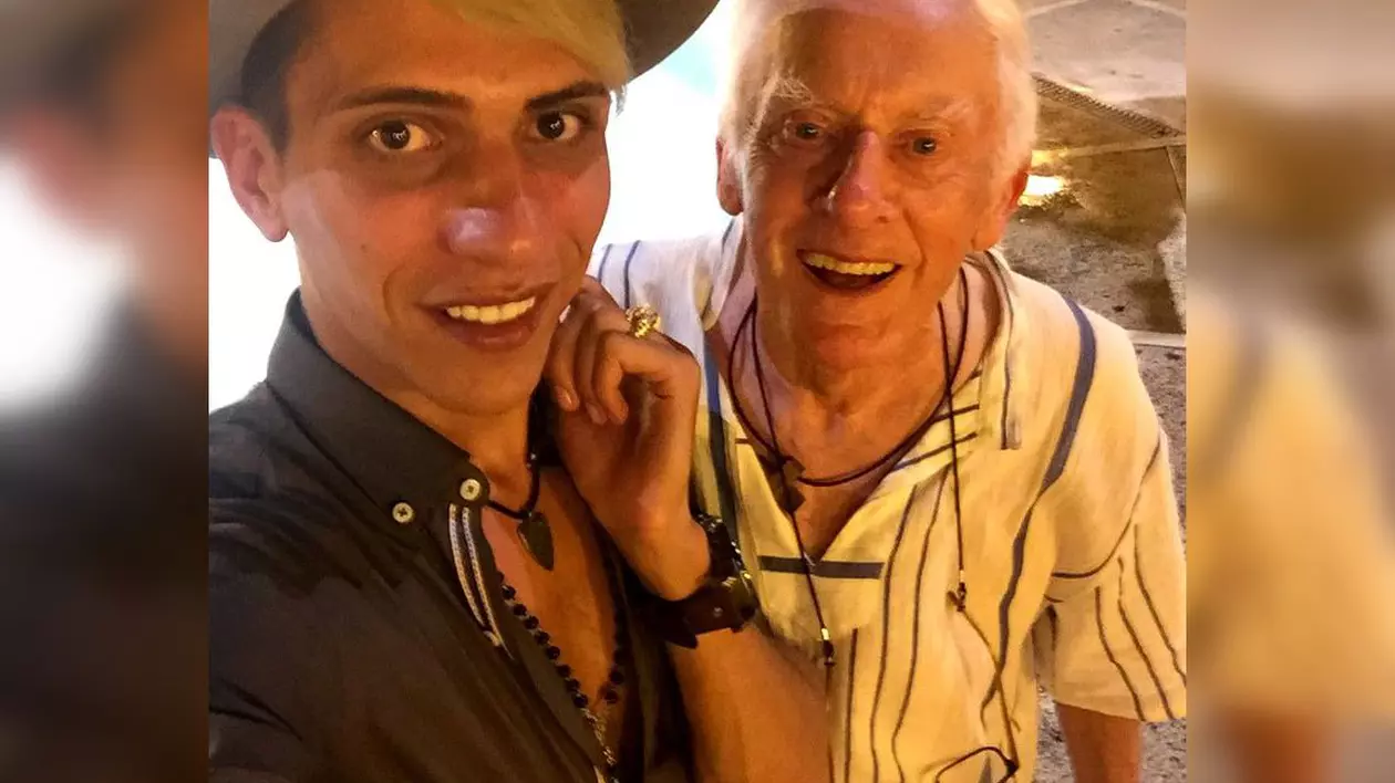 Cea mai mare temere a preotului britanic homosexual, căsătorit cu un român cu 50 de ani mai tânăr