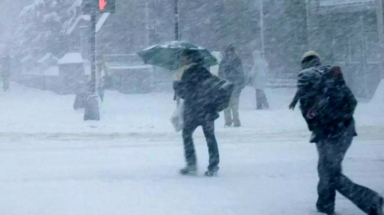 Cod galben de vânt puternic în București. Vine ninsoarea!