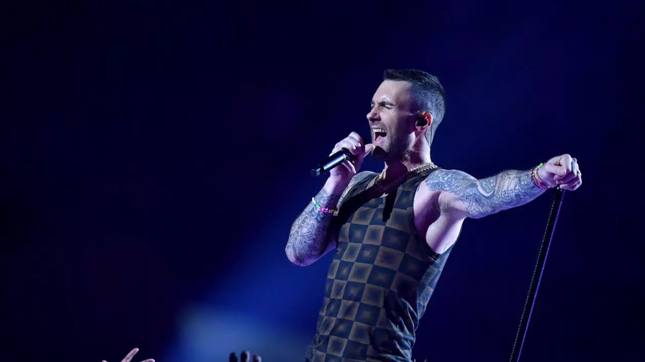 Adam Levine s-a dezbrăcat la Super Bowl 2019. Reacția fanilor a fost neașteptată