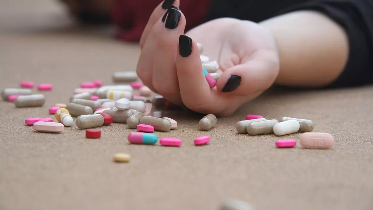 Romeo și Julieta de Iași. Povestea tinerilor care au vrut să se sinucidă cu Paracetamol