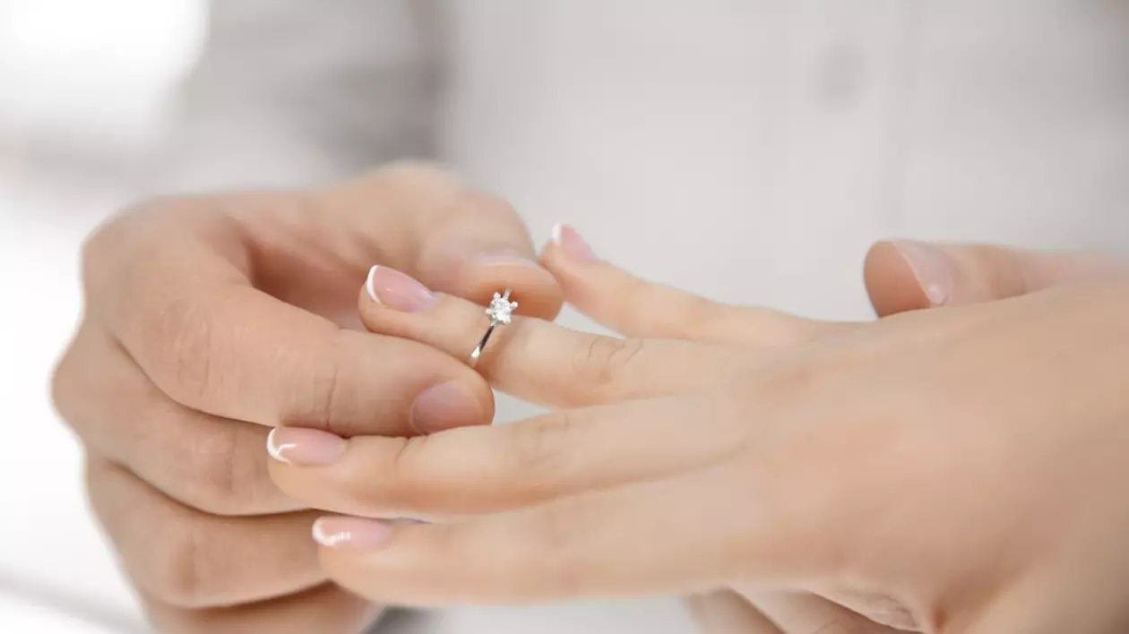 (Publicitate) 5 lucruri pe care trebuie să le știi înainte să cumperi un inel de logodnă