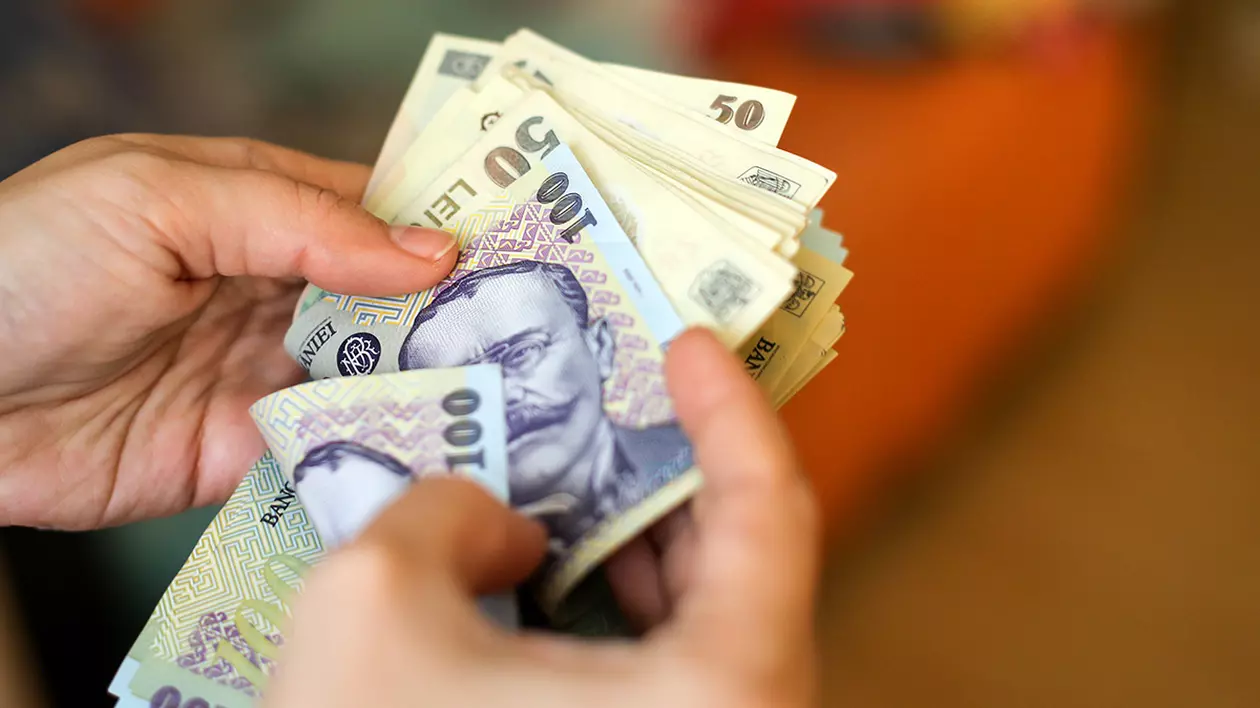 Leul românesc, cea mai slabă evoluție dintre monedele din Europa de Est și analiștii cred că va mai scădea