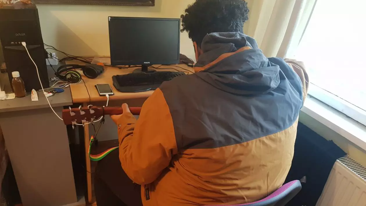 Mărturisirile unei mame al cărei copil este diagnosticat cu Asperger. “Îl iau în brațe și îi spun: «Nu-i nimic, ne luptăm împreună cu monstrul»”