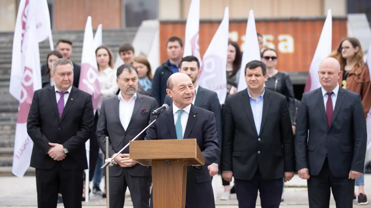 Traian Basescu deschide lista PMP la europarlamentare, Eugen Tomac este pe locul doi