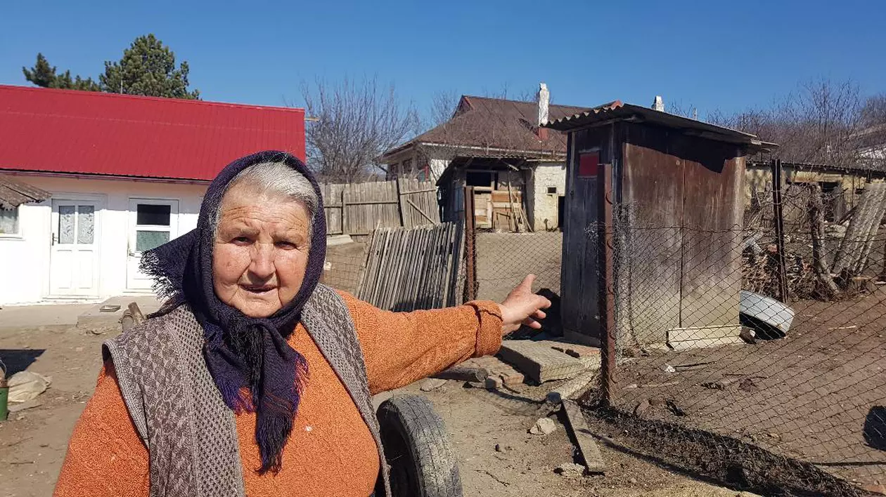 Aurica Hariuc - Dimensiunea reală a sărăciei noastre: WC-ul din fundul curții. ”Canalizare? E pentru cei cu bani, cu putere…”