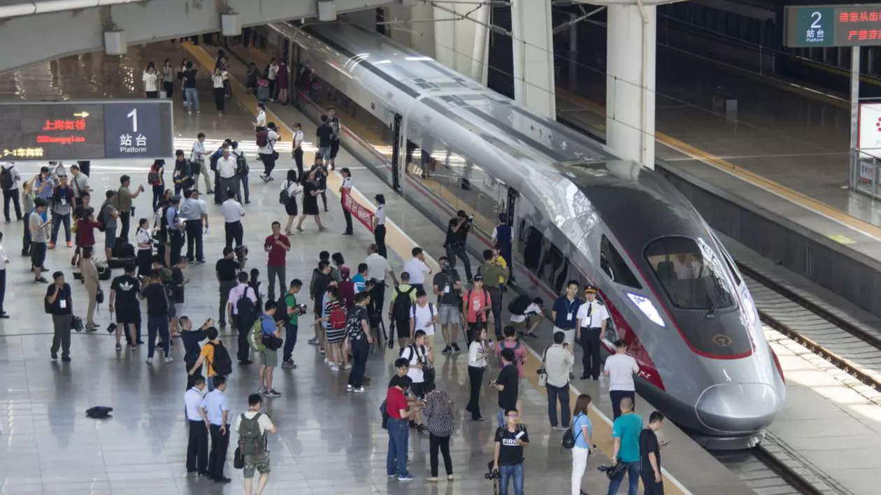 23 de milioane de chinezi au primit interdicție să cumpere bilete de avion sau de tren din cauza sistemului de "credit social"