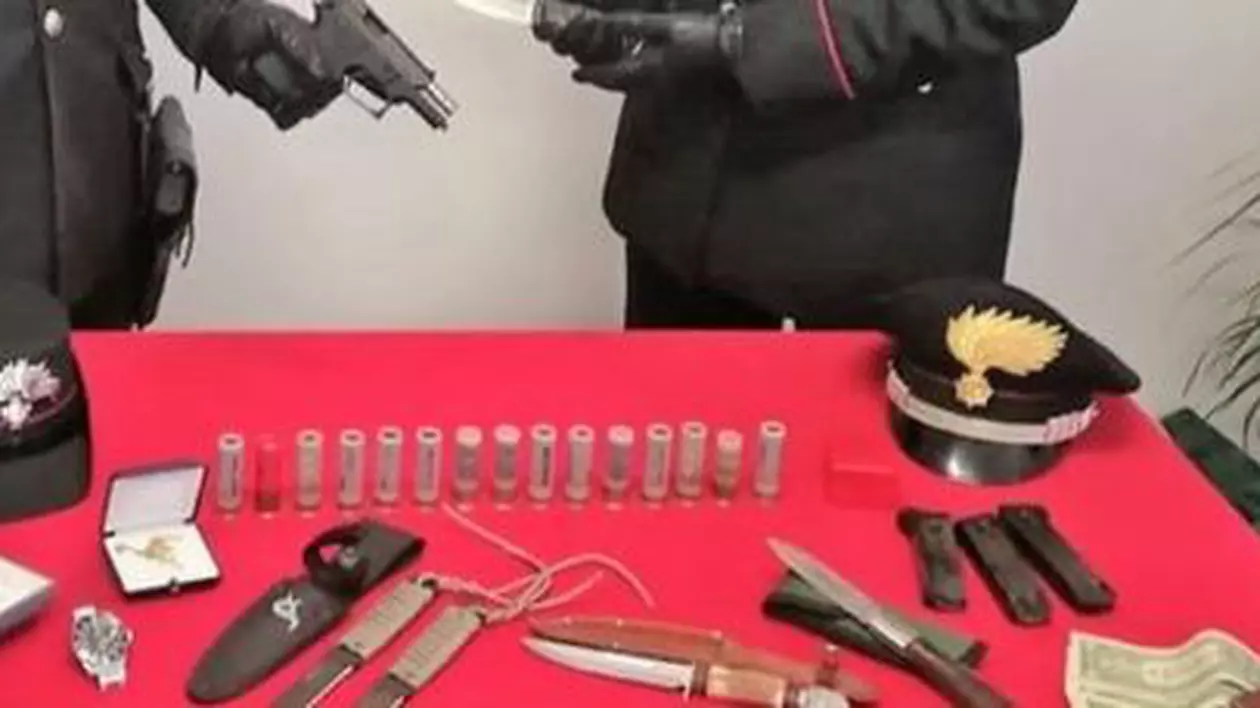 O româncă însărcinată și înarmată cu un pistol automat comitea furturi din locuințe în Italia