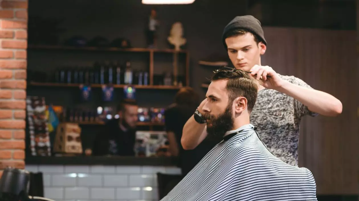 Orașul care interzice tunsul și bărbieritul prin decret