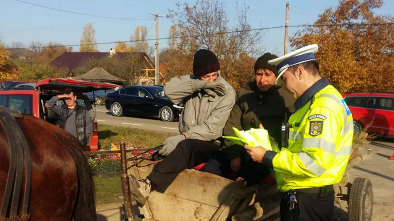 Polițiștii din Vaslui le cer primarilor să cumpere veste reflectorizante pentru căruțași