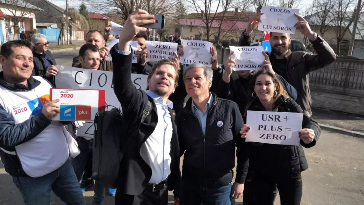 Dacian Cioloș a strâns semnături la Roșiorii de Vede. Liderul PLUS a făcut un selfie cu simpatizanții PSD!