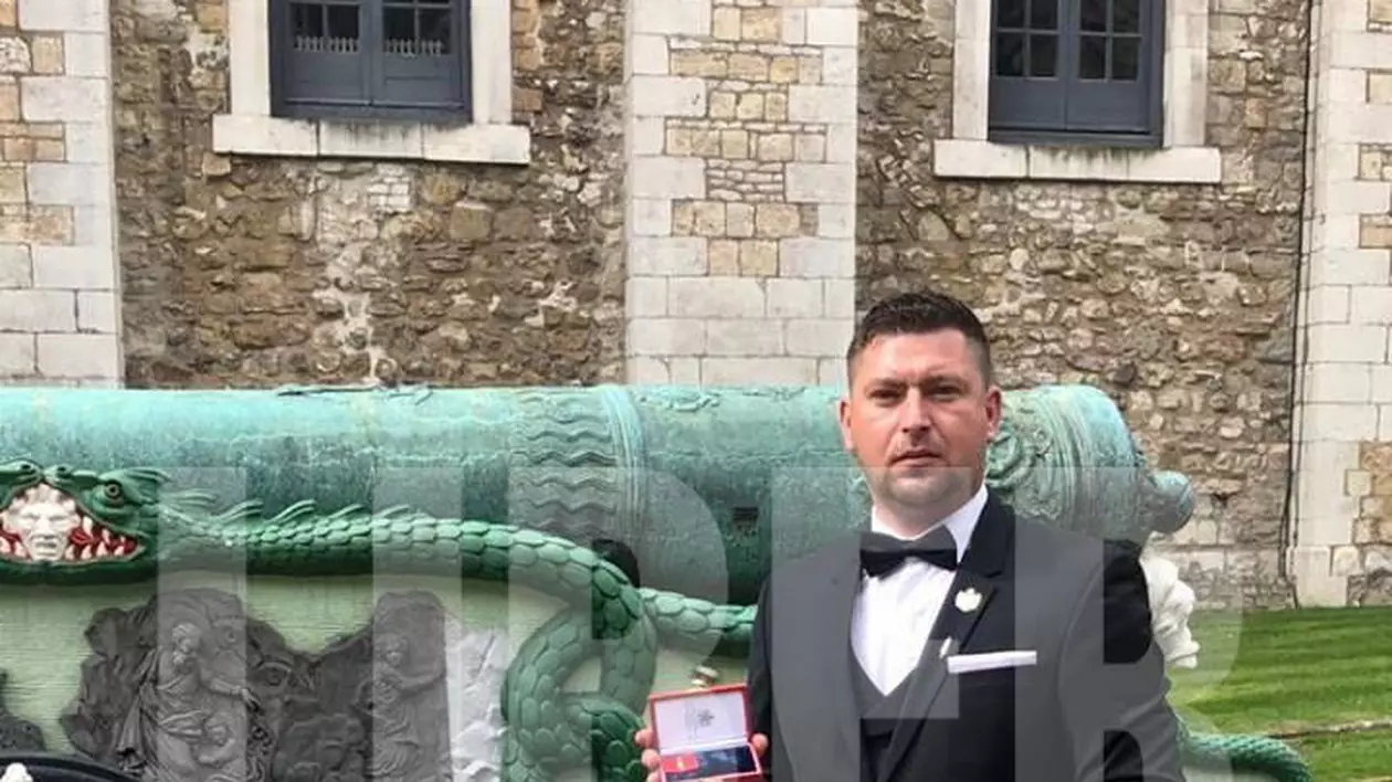 VIDEO/ Momentul în care Florin Morariu primește decorația Reginei Angliei pentru curaj