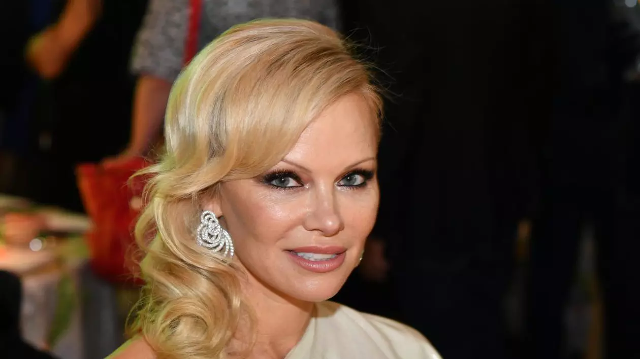 Reacţia Pamelei Anderson după arestarea lui Assange
