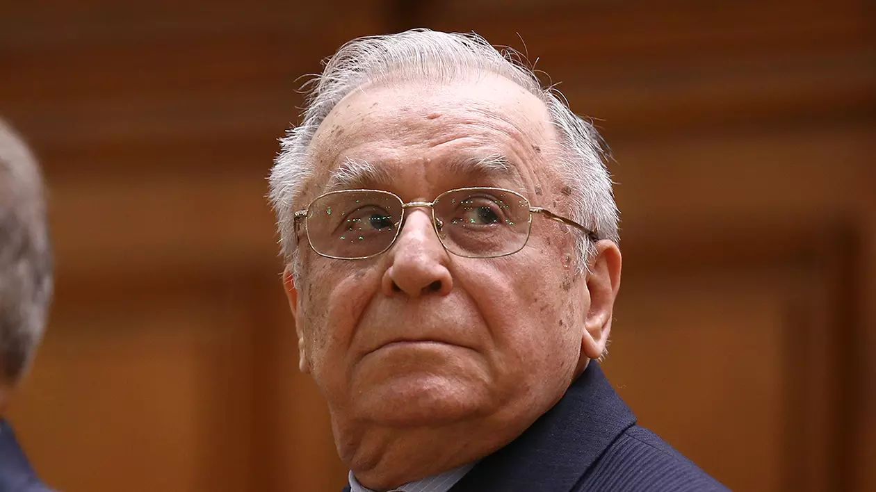 Dosarul Revoluţiei, în care Ion Iliescu e acuzat de infracțiuni contra umanității, se reia de la zero