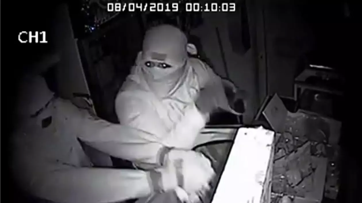 Magazin din Galați, prădat de două ori de mascați. Care a fost prada
