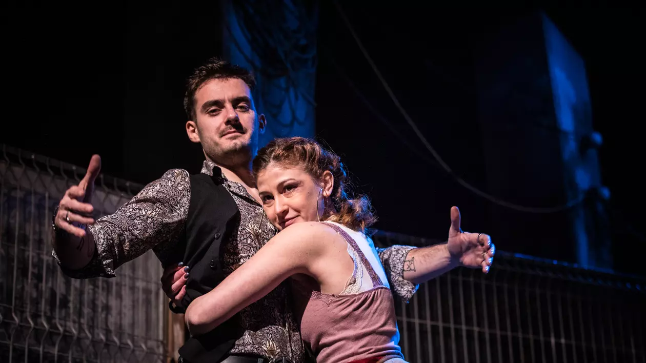 Recomandările culturale ale săptămânii: Lăsați-vă cuceriți de actorul Conrad Mericoffer și de sensibilitatea unui roman românesc despre niște golănași de provincie