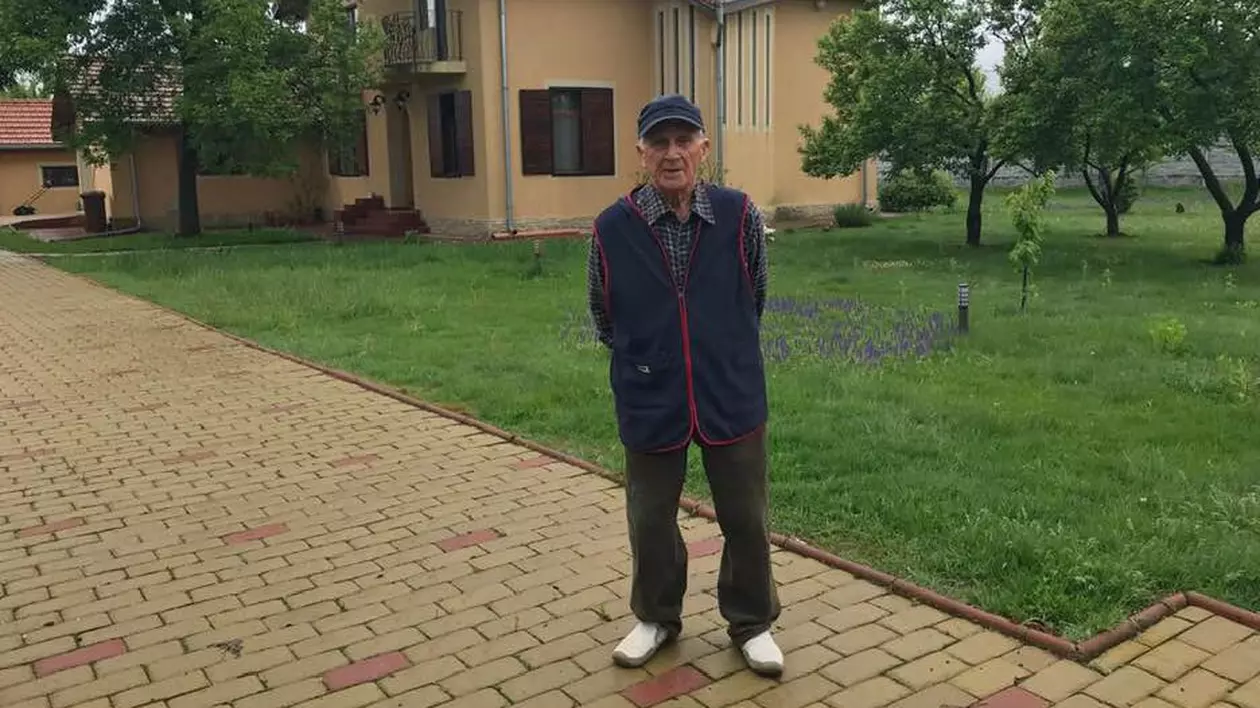 Povești savuroase cu Nelu Ionescu, antrenorul care a dus România în Grupa Mondială de hochei pe gheață și care a fentat moartea de mai multe ori: ”Când eram la Bilbao, mi-au propus să intru în ETA”