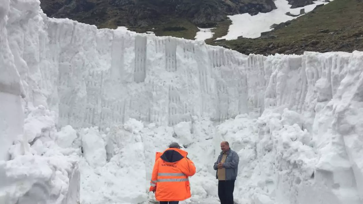 Zăpada de pe Transfăgărășan are 6 metri