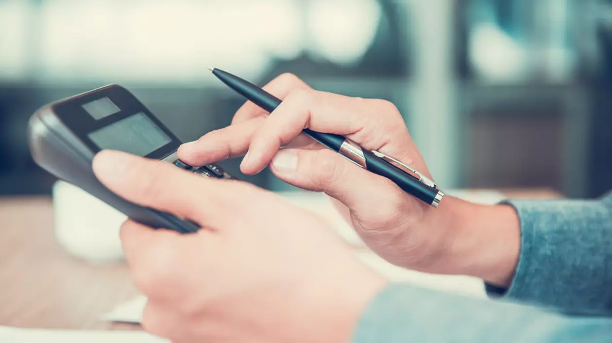 Cum se calculează media de la BAC - elev care încearcă să își calculeze singur media de la BAC