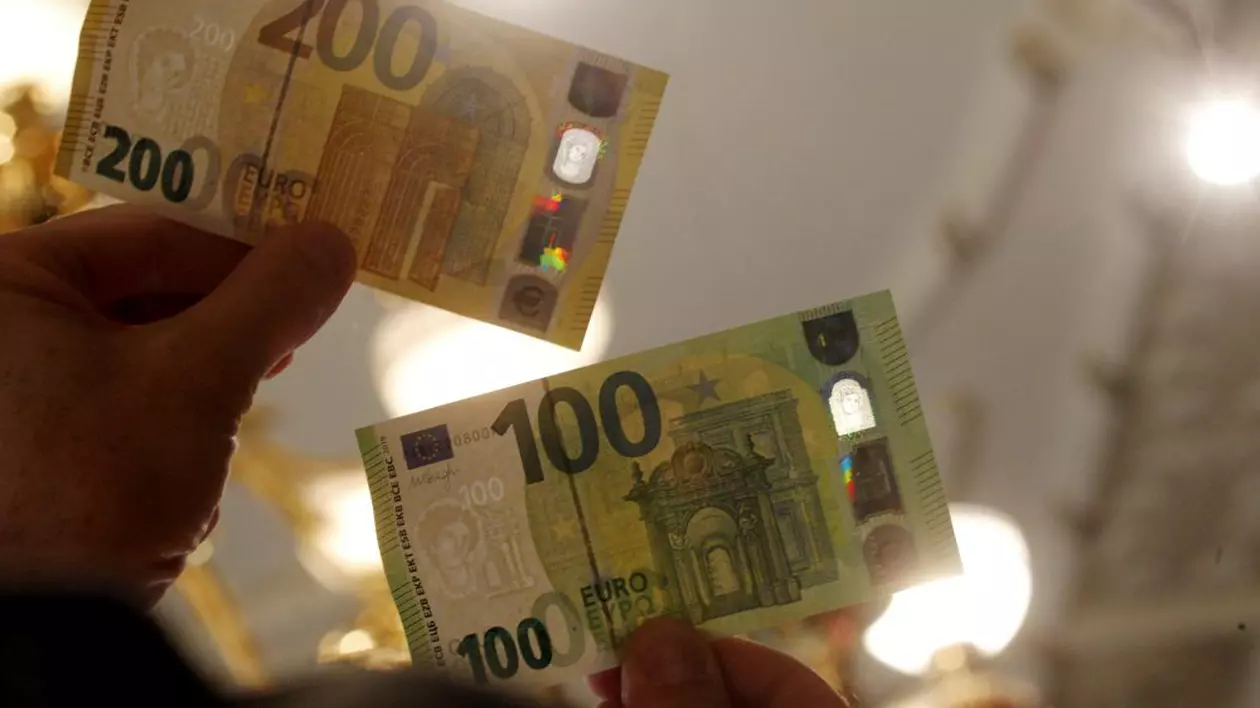 BCE pune în circulaţie noile bancnote de 100 şi 200 de euro