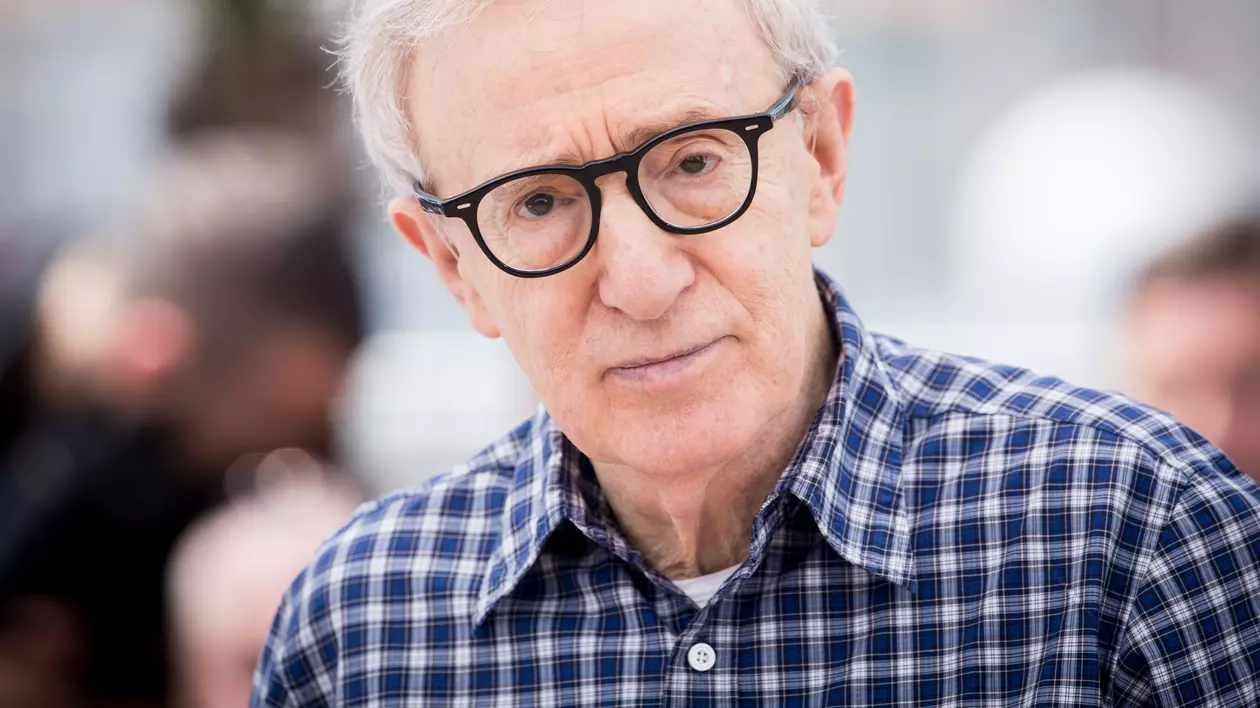 Mai multe edituri americane au refuzat să publice memoriile regizorului Woody Allen, aflat în mijlocul unui scandal sexual