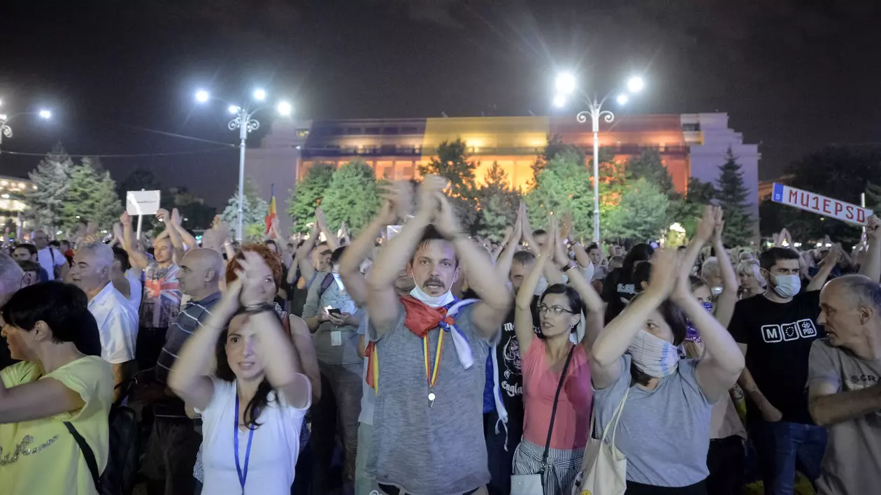 15 ONG-uri propun modificarea legii privind adunările publice: Manifestaţiile nu mai trebuie aprobate de autorităţi, sunt recunoscute protestele spontane