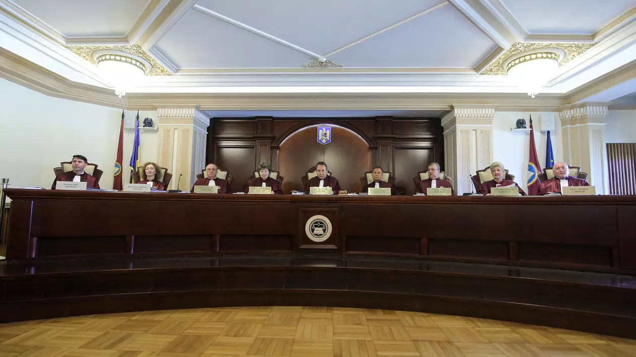 CCR a amânat sesizările depuse împotriva Codurilor penale