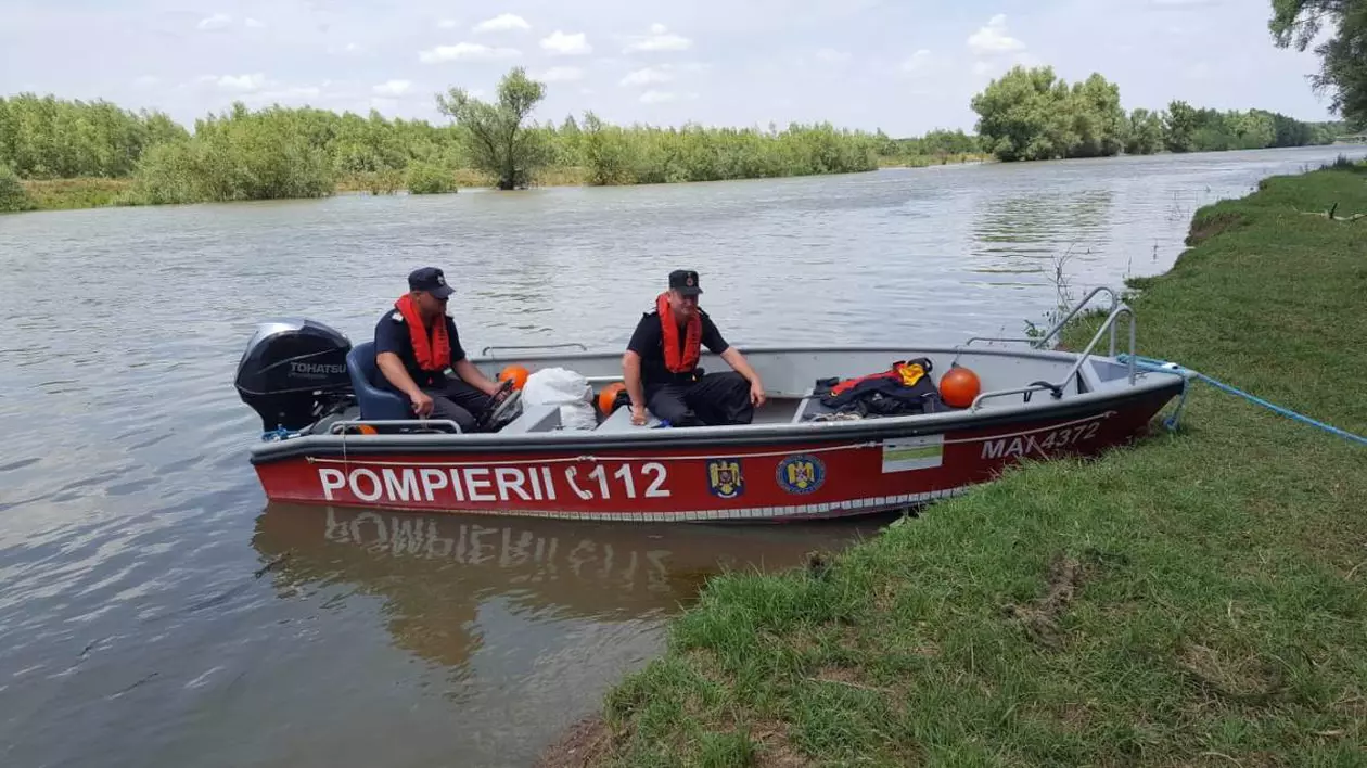 Pompierii din Tulcea caută un bărbat în Dunăre