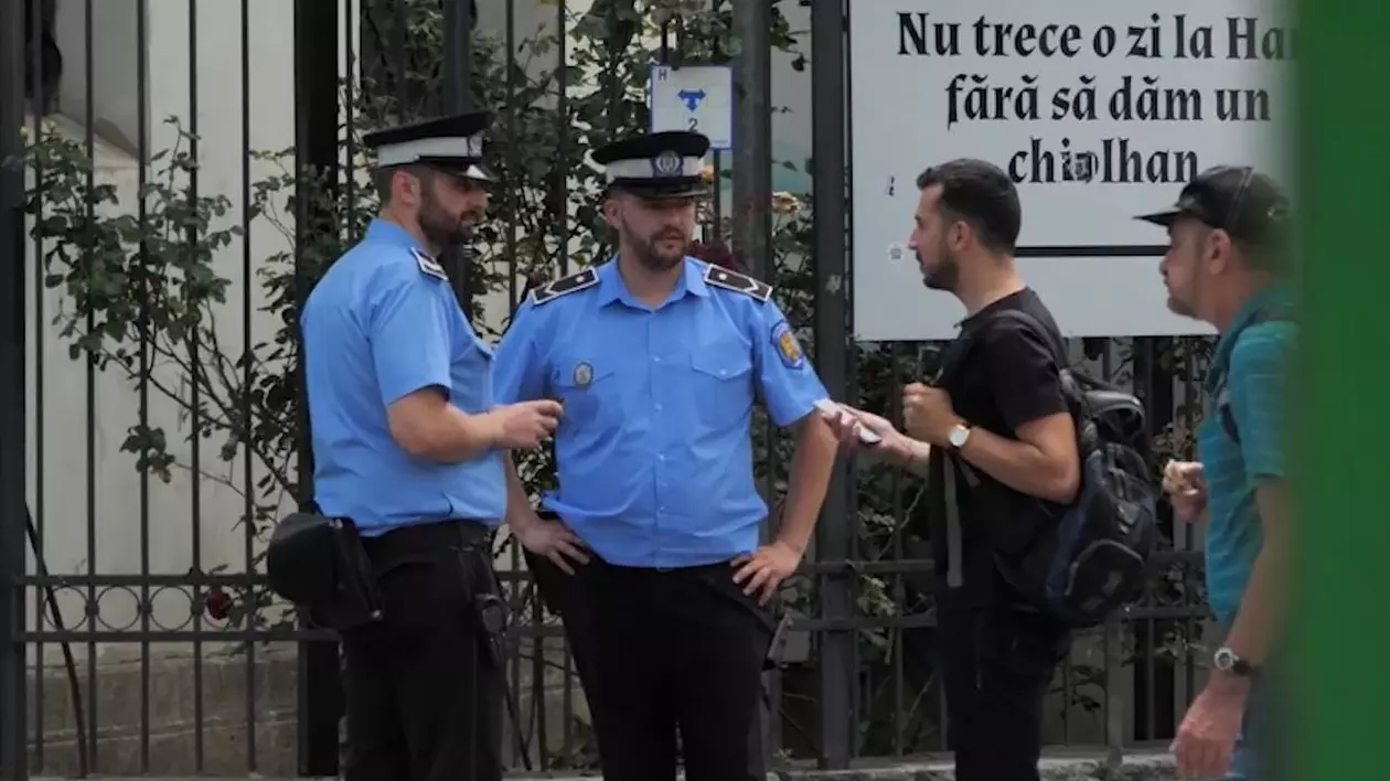 ZOOM LIBERTATEA | VIDEO: Ce faci dacă ești la o terasă din Centrul Vechi al Capitalei și sună sirenele care anunță un dezastru?