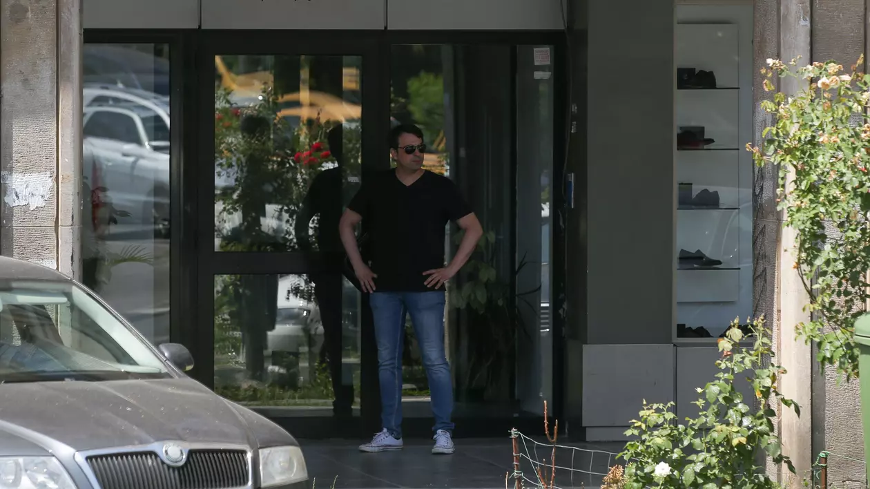 FOTO/ Ioana Ginghină și Alexandru Papadopol au depus actele de divorț. Actorii, împreună la notar