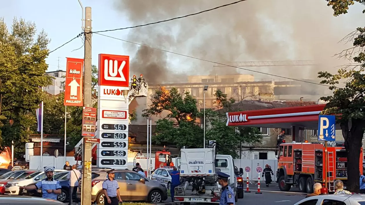 Incendiu în sectorul 3 din  București. Focul a izbucnit lângă o benzinărie și a afectat un restaurant