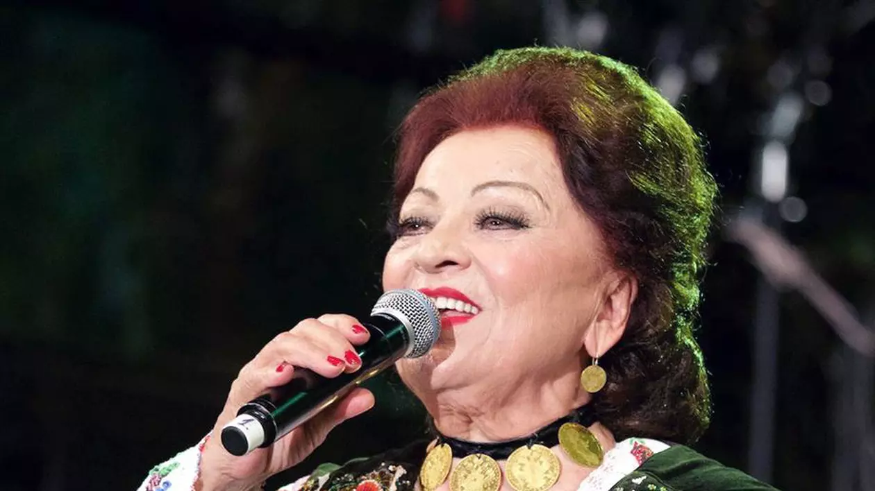 Bucurie mare pentru Maria Ciobanu. Nepoata sa cea mare a absolvit facultatea | FOTO