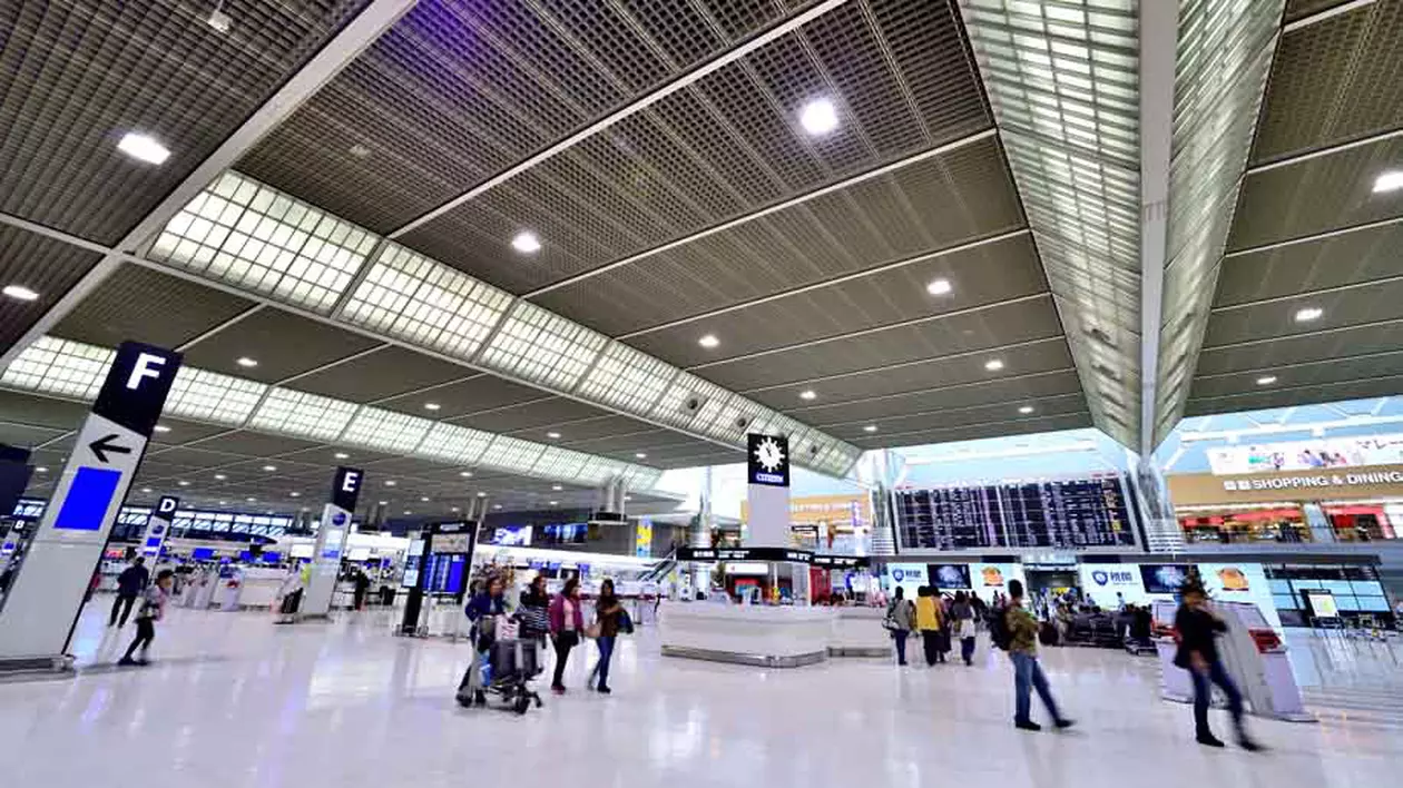 80 de copii români, abandonați pe aeroporturile din Tokyo și Milano din cauza unui scandal conjugal! 20 dintre ei sunt și acum blocați în Japonia
