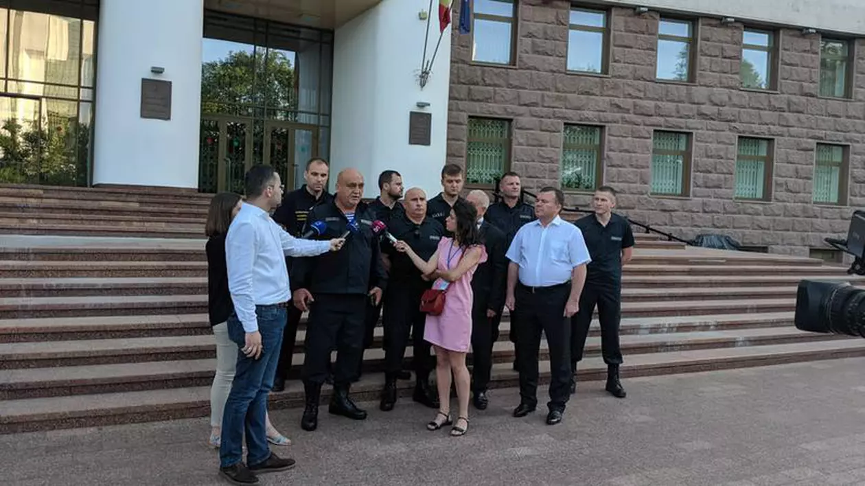 Polițiști din Republica Moldova recunosc Guvernul Sanda
