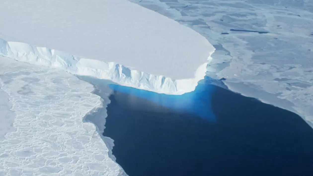 Ghețarii din Antarctica, opriți din dezgheț cu tunuri de zăpadă. Studiul surprinzător al americanilor