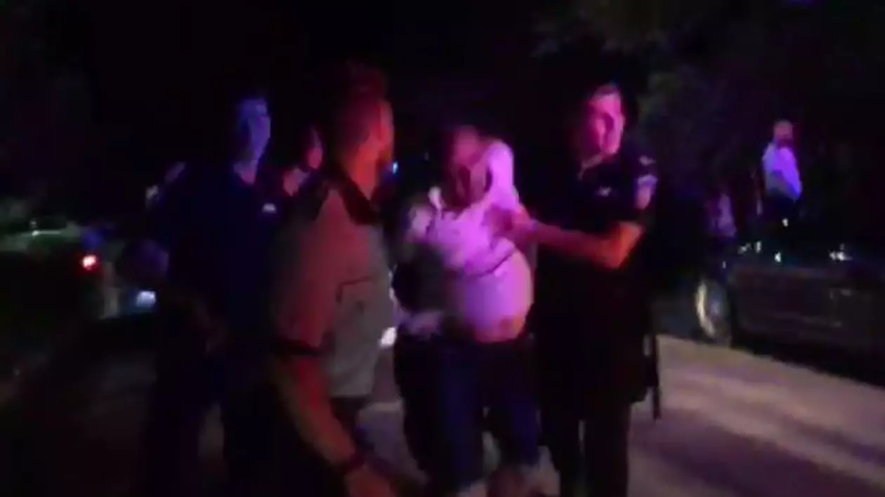 Interlopii din Alexandria s-au luat la bătaie cu polițiștii și jandarmii