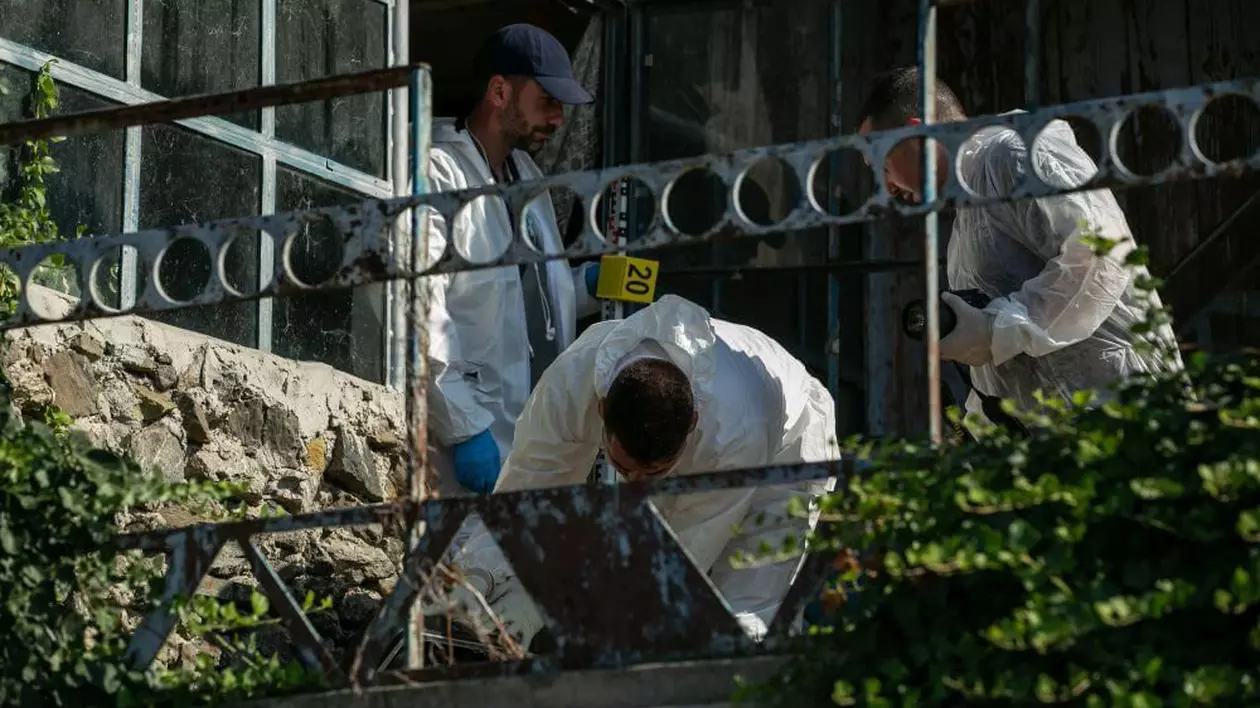 Anchetatorii se gândesc să dărâme casa lui Dincă pentru a căuta probe sub ea și în pereți!