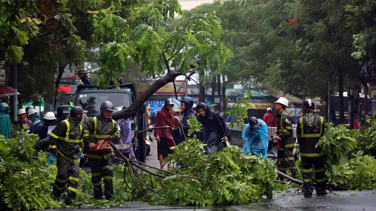 Taifunul Wipha a lovit coasta nordică a Vietnamului. Cel puţin cinci morţi şi 13 dispăruţi