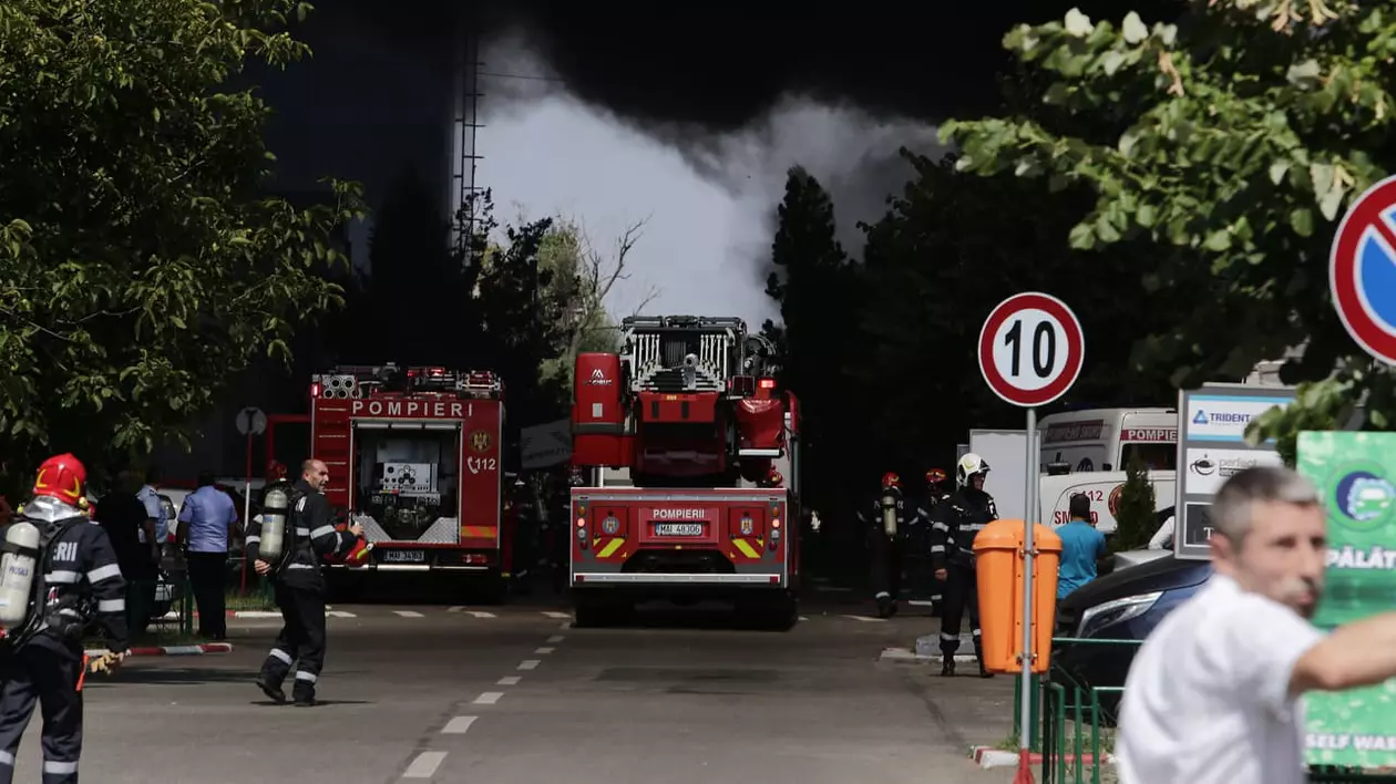 Incendiu puternic în zona Pipera din București, pe strada Biharia