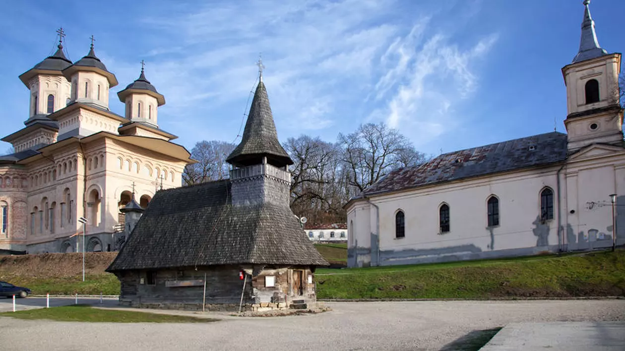 Mănăstirea Nicula - locul unde se află icoana făcătoare de minuni. Mănăstiri din România