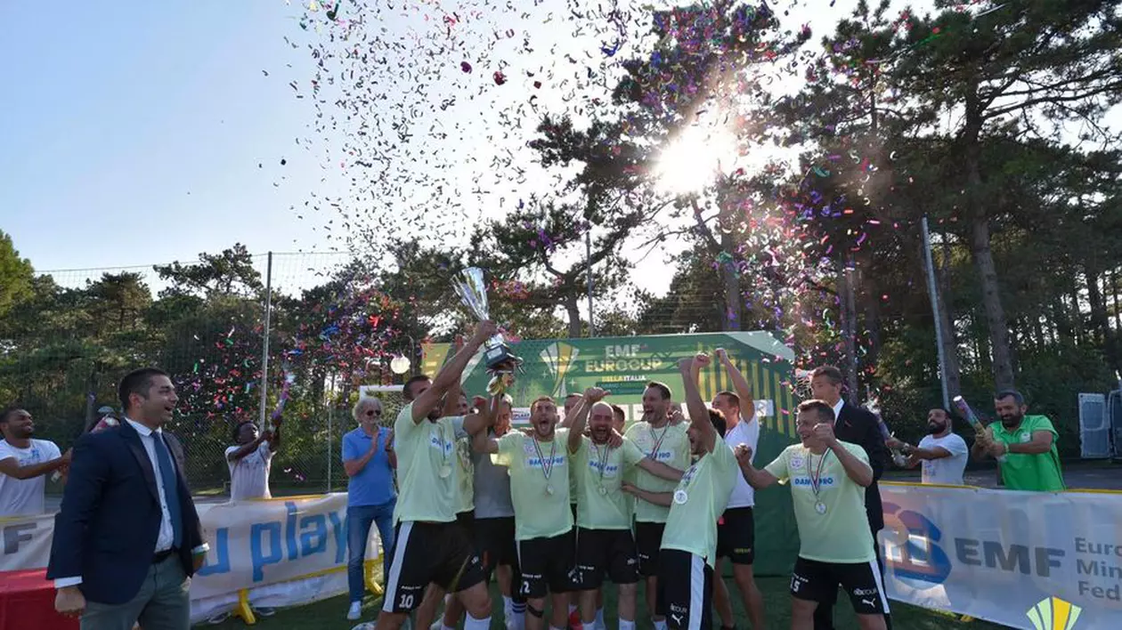 Meci senzațional între două echipe românești în prima finală din istoria Cupei Europene la minifotbal: 26 de lovituri de departajare!