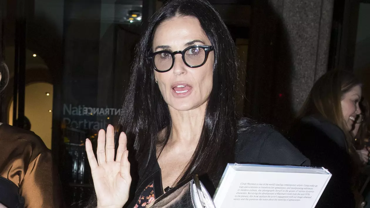 Demi Moore a dezvăluit cum mama ei a vândut-o la 15 ani unui bărbat care a violat-o! Actrița a mai dezvăluit cum și-a împiedicat mama să se sinucidă
