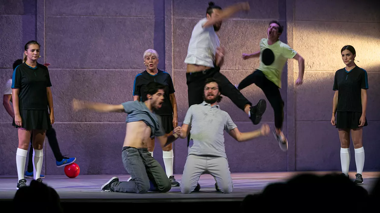 Sărăcia nu e o infracțiune, nu-i condamnați pe săraci! Trei reportaje Libertatea stau la baza unui spectacol de teatru regizat de Gianina Cărbunariu la Piatra Neamț