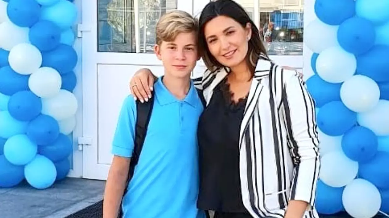 Ela Crăciun, emoții în prima zi de școală a copiilor. Fiica ei este în clasa I