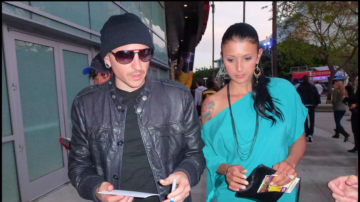 Văduva lui Chester Bennington s-a logodit (Hepta)