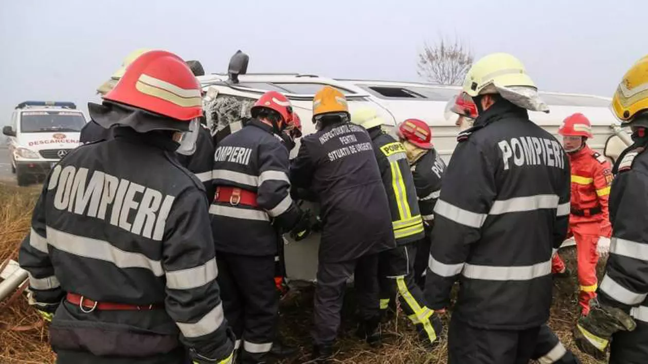 Accident grav în satul Șindrilița. 14 oameni au fost transportați de urgență la spital
